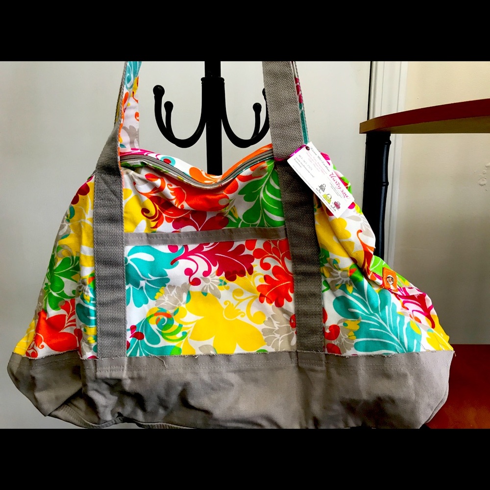 Brand New, never used Thirtyone Weekender Bag